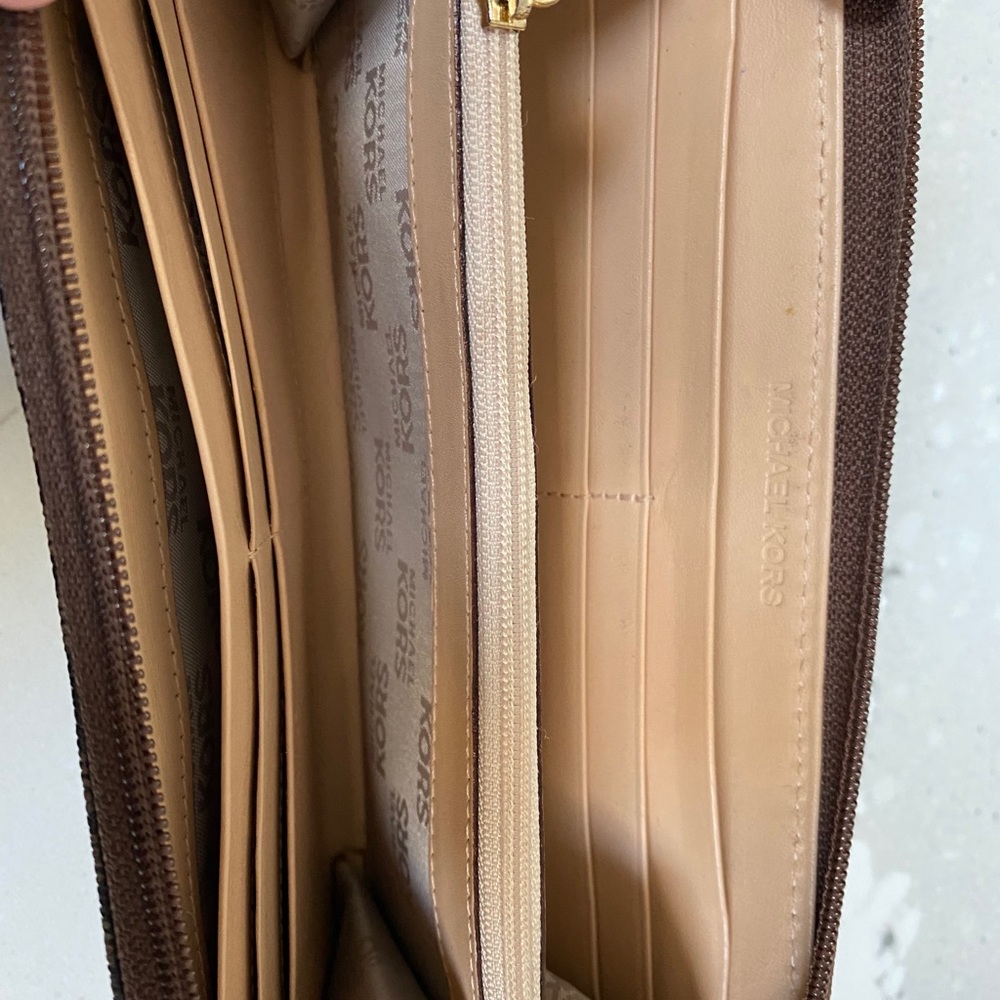 Authentic Michael Kors Logo Wallet - image 5